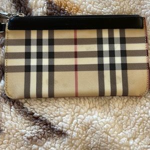 Burberry clutch